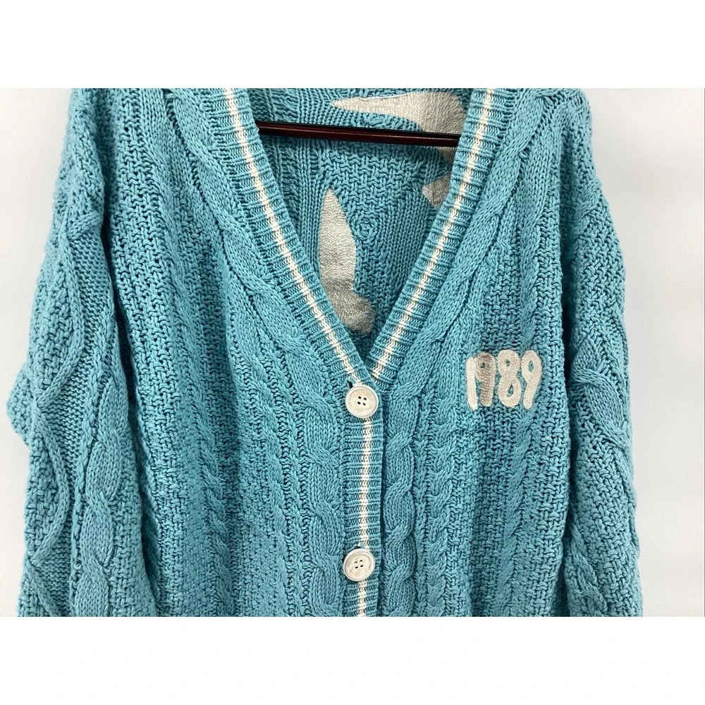 Taylor Swift 1989 Cardigan Taylor's Version Limited Edition MD/LG - Light Blue - Picture 3 of 11